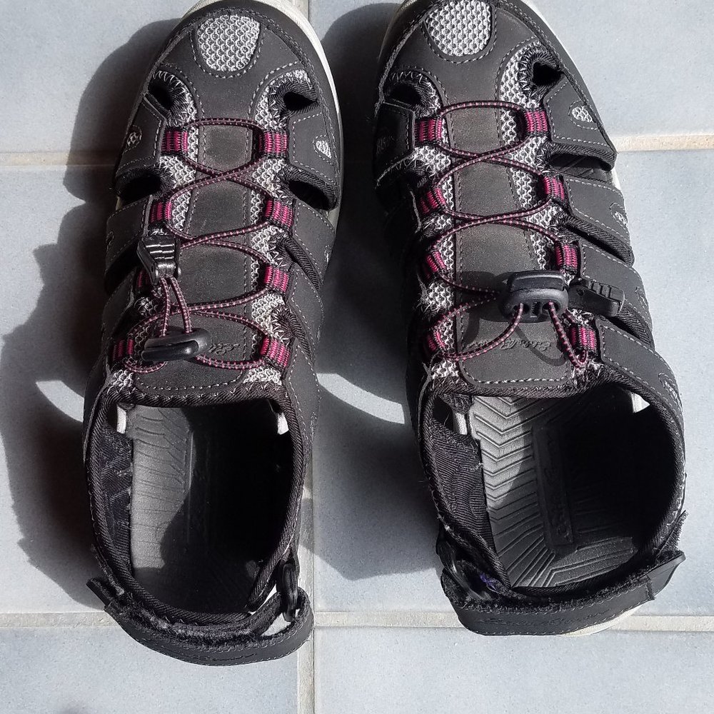 Eddie Bauer Slip On Walking Sandals Velcro Strap DOWNSIZING FOR MOVING